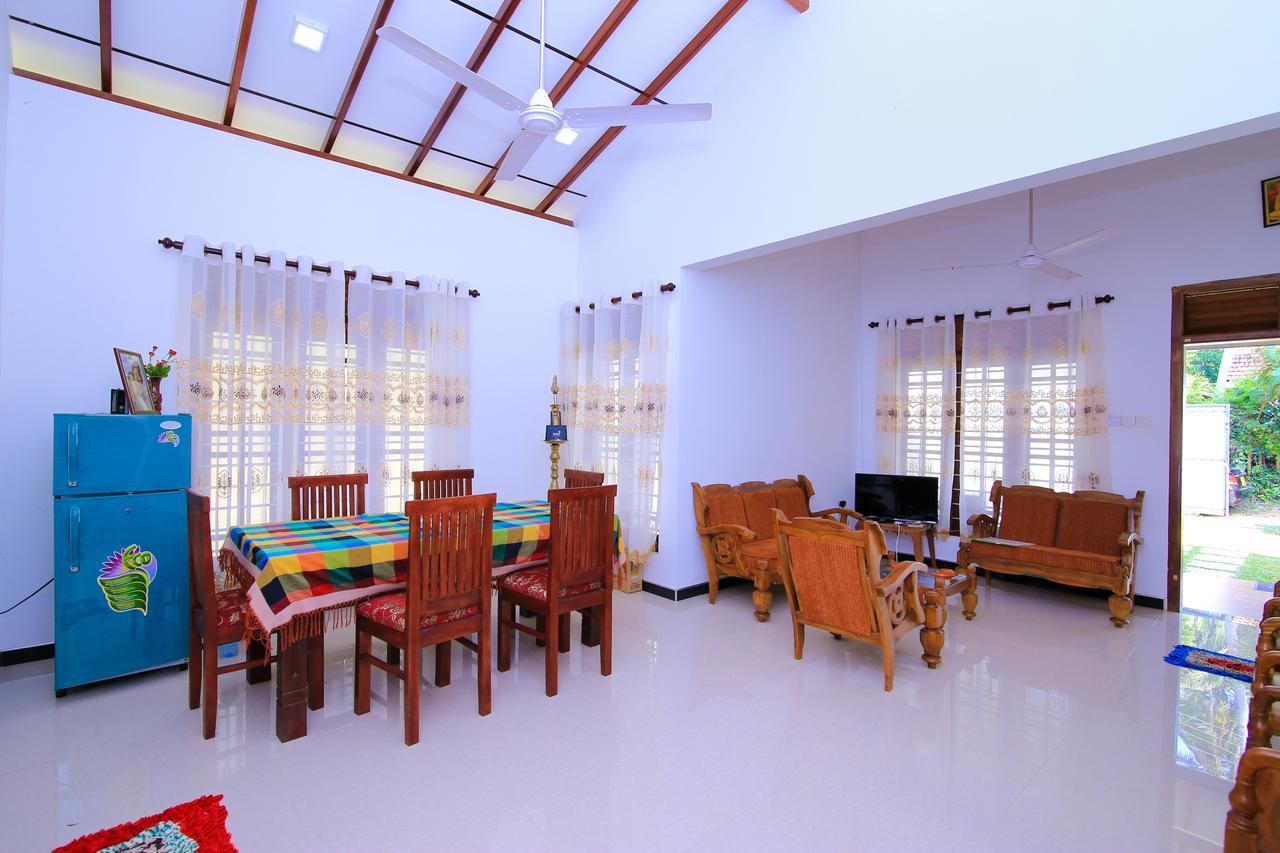 Surf Bay House Hotel Dickwella Room photo
