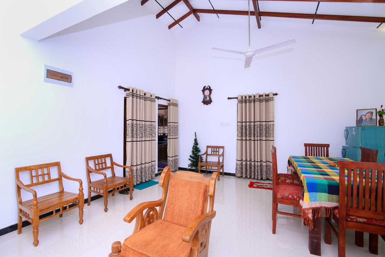 Surf Bay House Hotel Dickwella Room photo